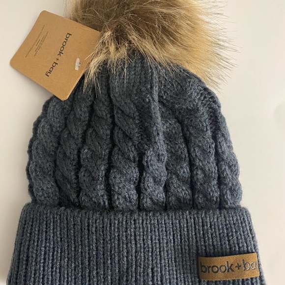 BABY BEANIE FAUX FUR! - Picture 2 of 3